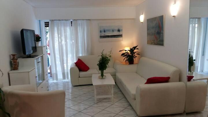 Flor De Mayo,Apt In Alimos Near The Sea Aten Exteriör bild